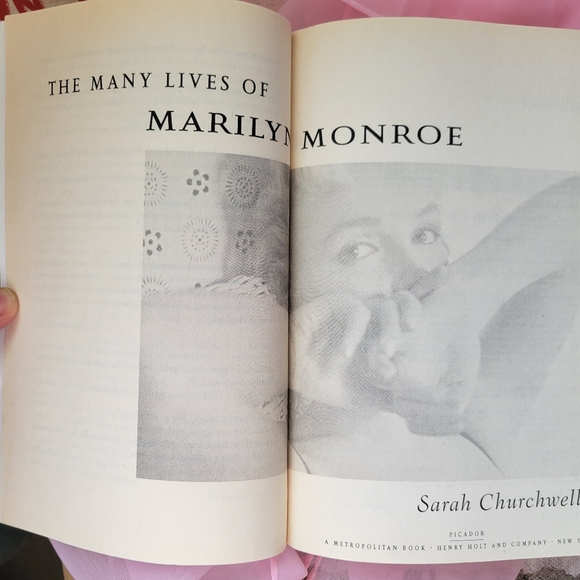 Marilyn Monroe ~ Book ~ Canvas Art ~ FINAL PRICE!! - Picture 10 of 16